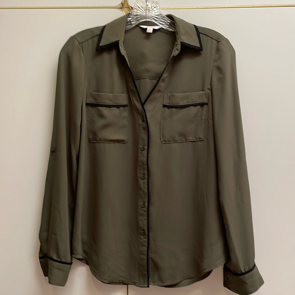 Candie’s georgette blouse with tab sleeves size XS